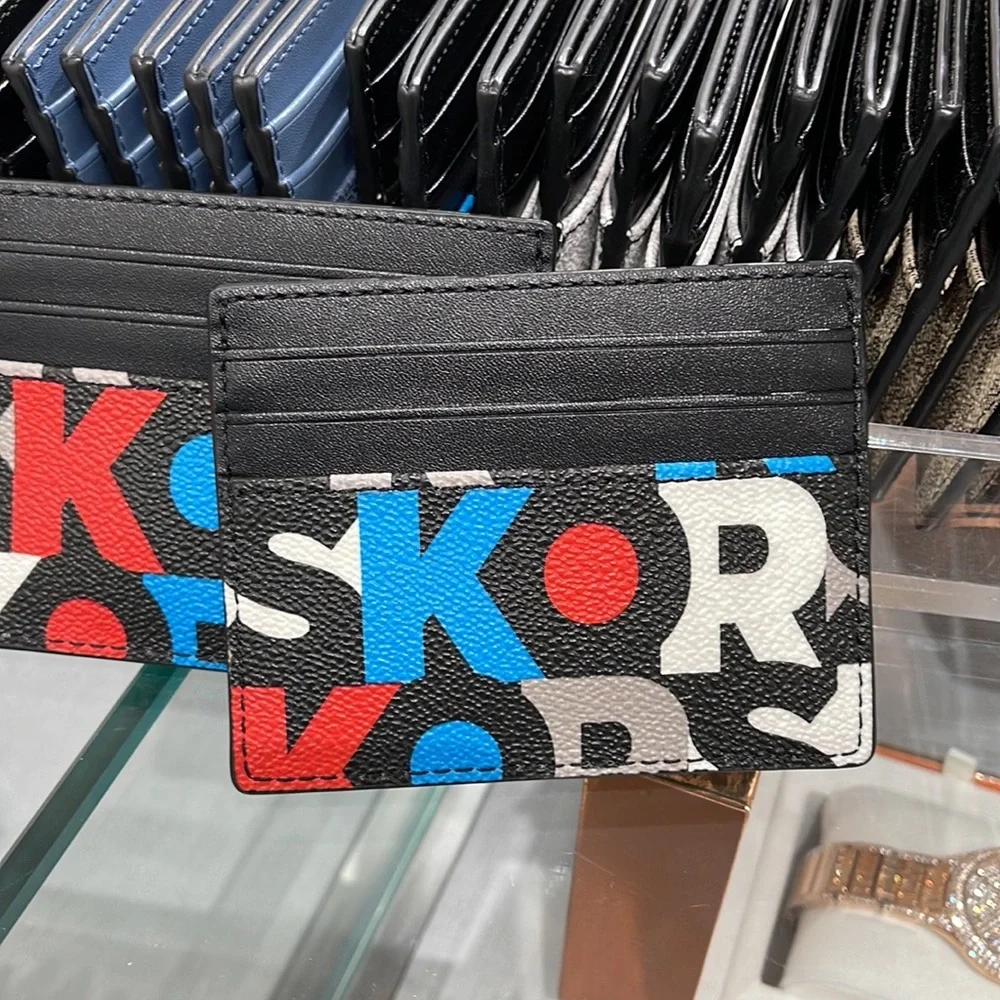 MICHAEL KORS MENS Cooper BLACK MLTI Graphic Logo Tall Card Case 
NWT
BLACK MULTI - Picture 11 of 16